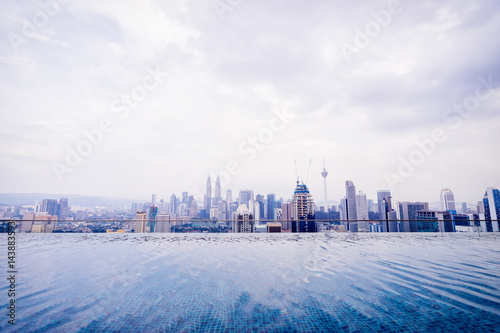 Fotografia, Obraz Swimming pool on roof top with beautiful city view