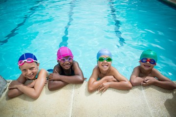 Wall Mural - Little swimmers leaning at poolside