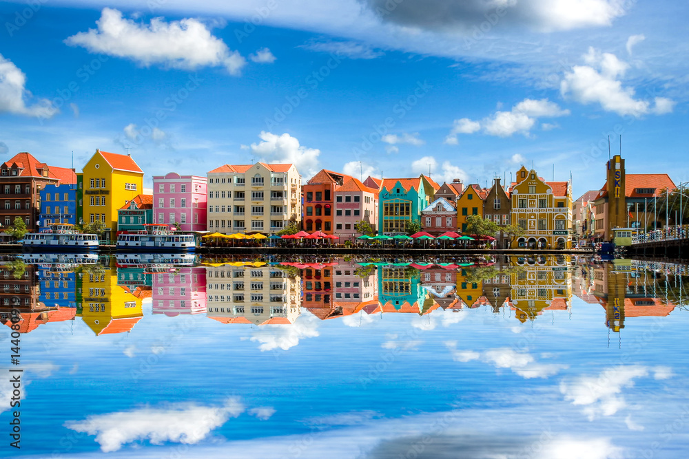 Willemstad die Hauptstadt von Curaçao - obrazy, fototapety, plakaty 