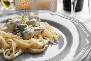 Canvas Print - Delicious pasta alfredo with chicken on plate, closeup