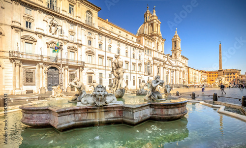 Zdjęcie XXL Piazza Navona w godzinach porannych, Rzym, Włochy. Rzymska architektura i punkt orientacyjny. Rzym Piazza Navona jest jedną z głównych atrakcji Rzymu i Włoch