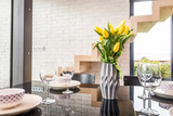Fototapeta Tulipany - Home staging stylizacja sprzedaż nieruchomości