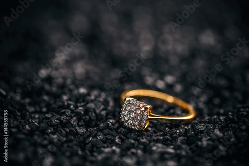 Zdjęcie XXL Biżuteria pierścionek z brylantem