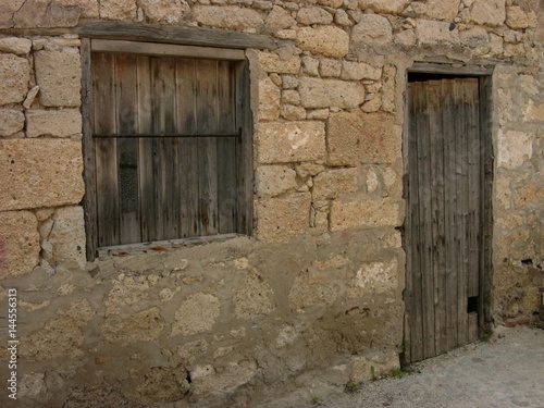 Altes Haus Aus Beigefarbenem Stein Mit Brauner Alter Haustur In