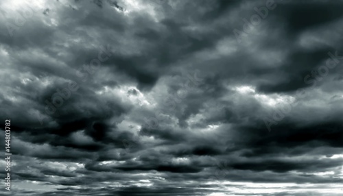 Fotografía Dark cloudy sky in rainy season