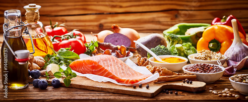 Cuadros en Lienzo Healthy fresh raw food for the heart in a banner