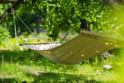 Summer garden with hanging hammock for relaxation Tableau sur Toile