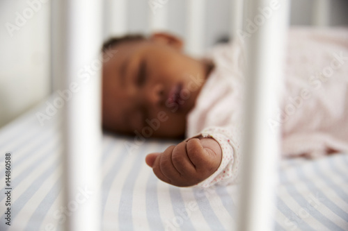 Cuadros en Lienzo Close Up Of Baby Girl Sleeping In Nursery Cot