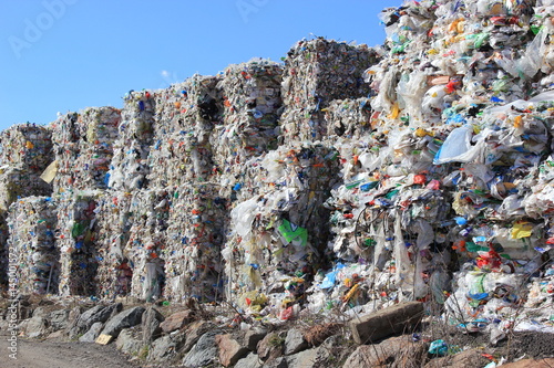 M lldeponie mit Plastik Kunststoff Verpackungen kaufen M lldeponie mit Plastik Kunststoff Verpackungen kaufen