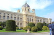 Wien: Touristen vor dem Naturhistorischen Museum