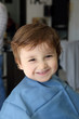© M.Madriñán - niño pequeño feliz en la peluquería