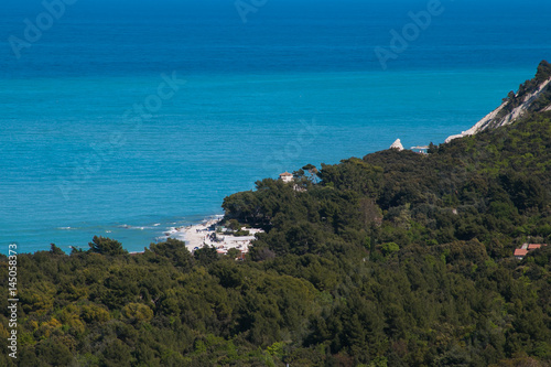 Veduta Aerea Della Spiaggia Di Portonovo Al Monte Conero