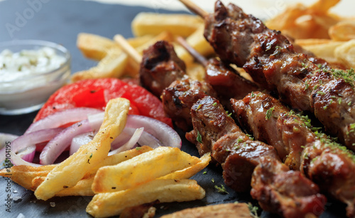 Fotomural Grilled meat skewers and side dish