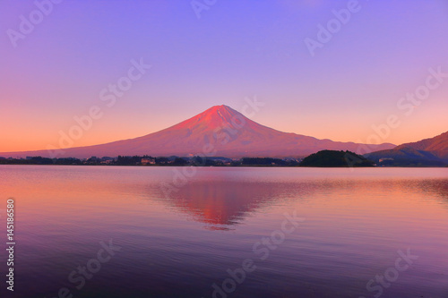 山梨県 河口湖から赤富士 Stock Photo Adobe Stock