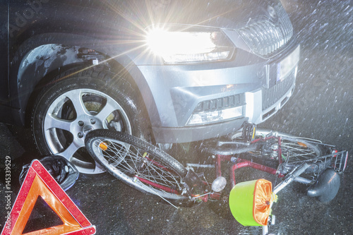 Unfall, Fahrrad, Auto 3 StockFoto Adobe Stock