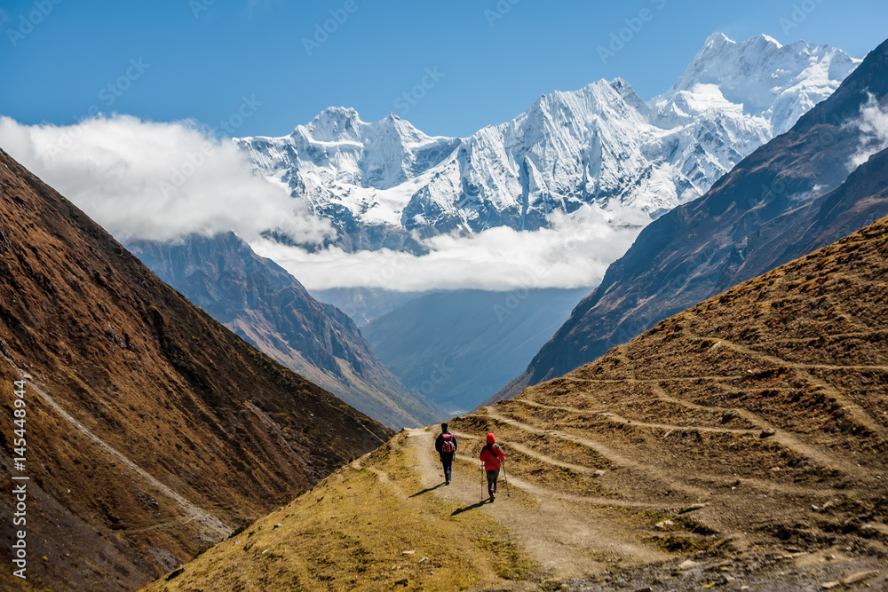 Trekker on Manaslu circuit trek in Nepal - obrazy, fototapety, plakaty 