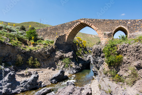 Fotografía Medieval bridge of Adrano, Sicily, of arabic origin and saracen