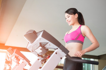 Poster - woman stand on treadmill