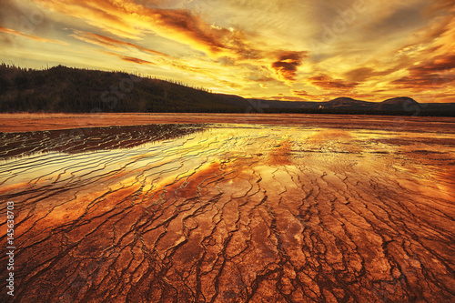 dramatic-sunset-at-grand-prismatic-spring-in-yellowstone-national-park-wyoming-usa