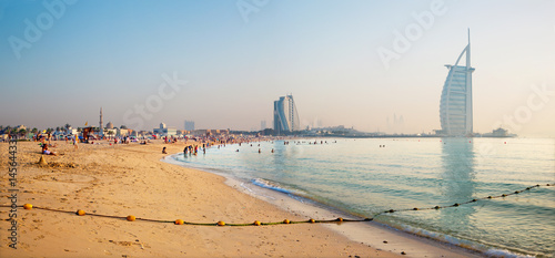Fotomural DUBAI, UAE - MARCH 30, 2017: The evening skyline with the Burj al Arab and Jumeirah Beach Hotels and the open Jumeriah beach