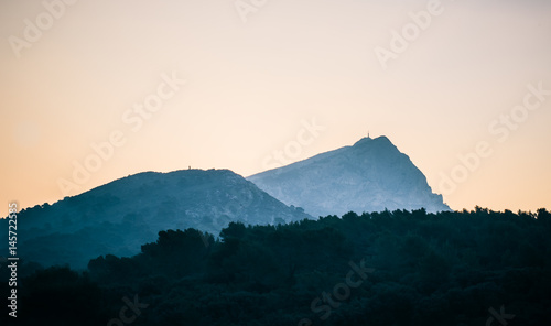 Cuadros en Lienzo La Sainte-Victoire au petit matin.