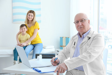 Poster - Elderly orthopedist with patients in his office