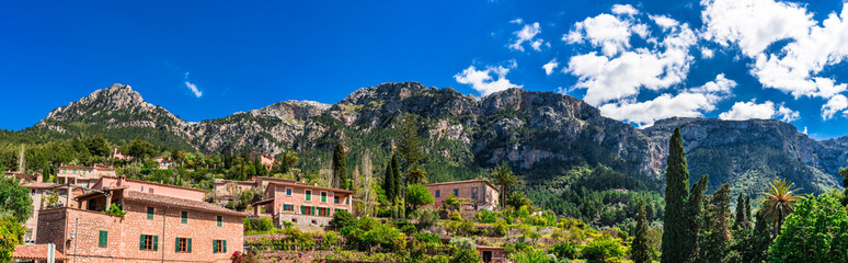 Wall Mural - Spanien Berg Panorama Landschaft Dorf Deia, Serra de Tramuntana, Mallorca 