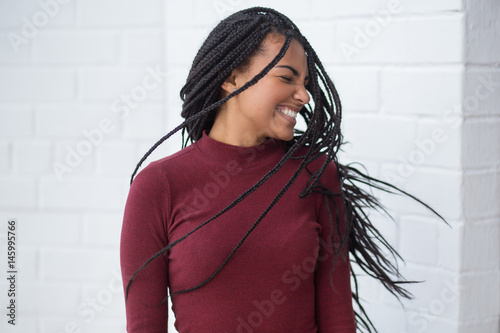 Playful Beautiful Black Woman Waving Dreadlocks Kaufen Sie