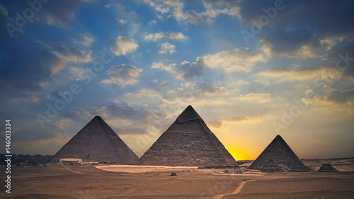 Fotografía Egyptian pyramids at sunset - Egypt Travel