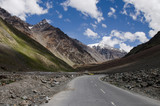 Fototapeta Góry - Mountain view along Manali-Leh highway. Himachal Pradesh, India