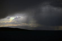 Moln,sol, Oväder över Medelhavet, Aten, Grekland