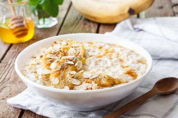 Wall Mural - Oatmeal with caramelized bananas