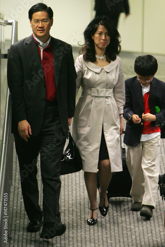 Oasis Hong Kong Airlines Chairman Raymond Lee And Wife Priscilla Gets Off The Plane At Hong Oasis Hong Kong Airlines Chairman Raymond Lee And Wife Priscilla Gets Off The Plane At Hong