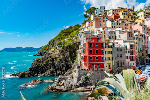 Photographie View of the colorful city of Riomaggiore in the gulf of the five lands in Italy