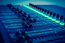 Mixer,Control Of High-quality Audio And Equalizer Volume On The Mixer.