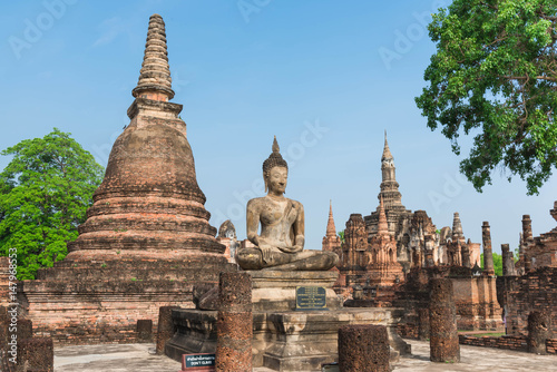 Fotografie, Obraz Ancient pagoda and big buddha at Sukhothai Historical Park.