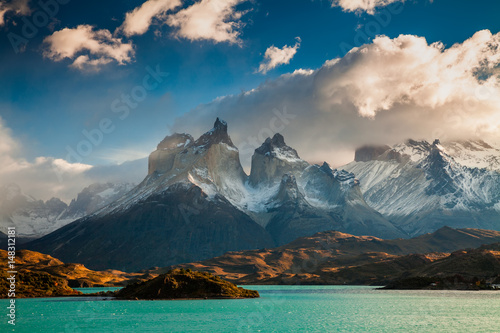 Fotografie, Obraz Dramatic dawn in Torres del Paine, Chile