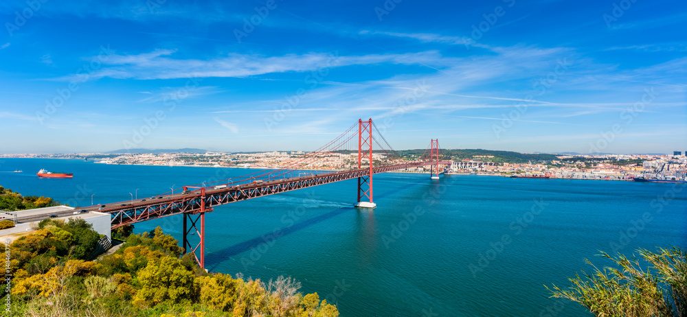 Obraz na płótnie April 25th Bridge and Tagus River in Lisbon Portugal w salonie