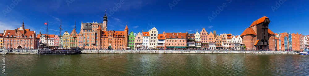 Panorama of the old town of Gdansk at Motlawa river, Poland - obrazy, fototapety, plakaty 