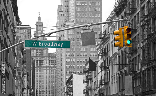 west-broadway-znak-uliczny-w-nowy-jork-usa