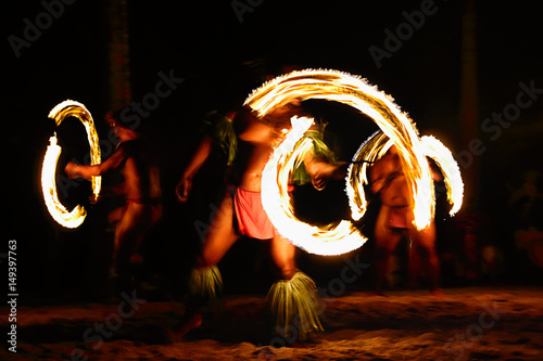 Cuadros en Lienzo Fire dancers at Hawaii luau show, polynesian hula dance men jugging with fire torches