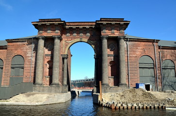 New Holland is a unique monument of industrial architecture of the early classicism. Arch was designed by French architect Jean-Baptiste Vallin de la Mothe in 1779-1787 years