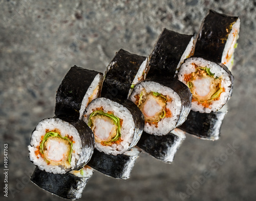 Cuadros en Lienzo Sushi roll with shrimp, lettuce and tobiko