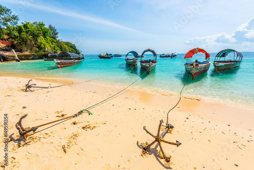 Foto beautiful seascape with anchores from boats on African island