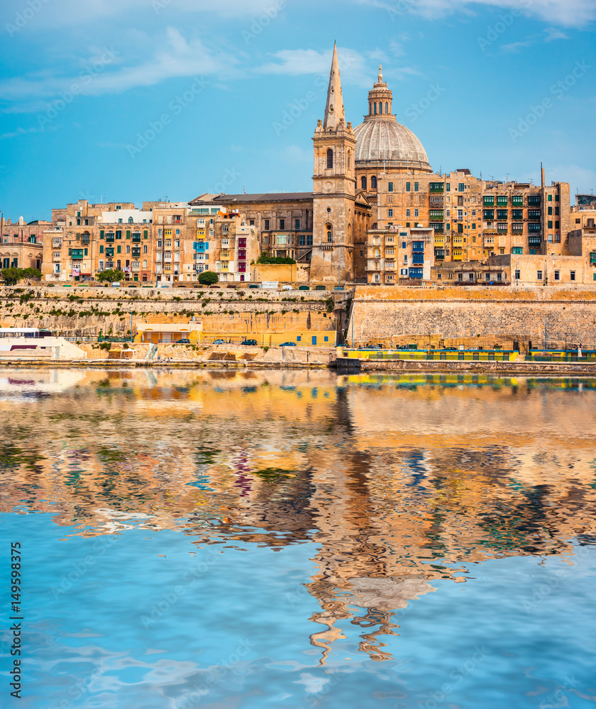Obraz na płótnie View on Valletta with the St. Pauls Cathedral and Charmelite Church from the sea with reflection w salonie