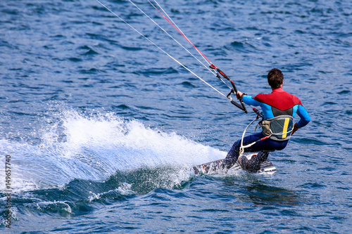Dekoracja na wymiar  kitesurfing-na-jeziorze-garda