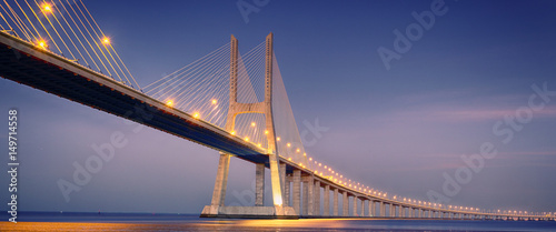 Fotografía sunrise on Vasco da Gama bridge