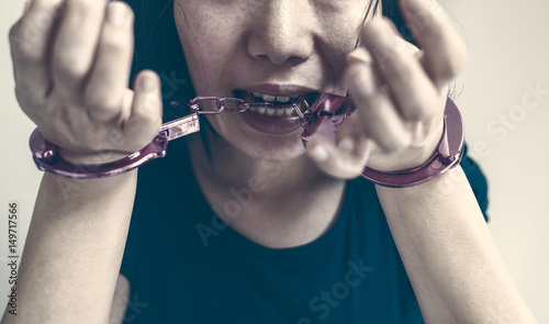 手錠を食いちぎる女性 Buy This Stock Photo And Explore Similar Images At Adobe Stock Adobe Stock 手錠を食いちぎる女性 Buy This Stock Photo And Explore Similar Images At Adobe Stock Adobe Stock