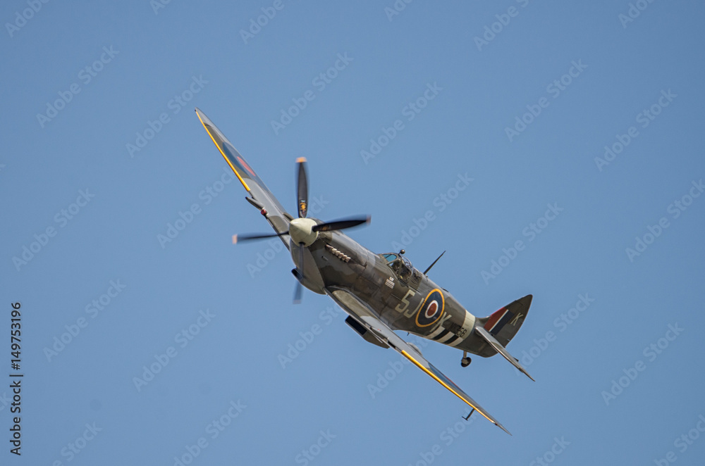 Papel de parede spitfire in the skies