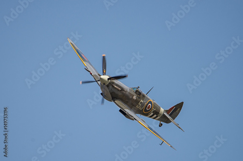 spitfire in the skies Poster Mural XXL